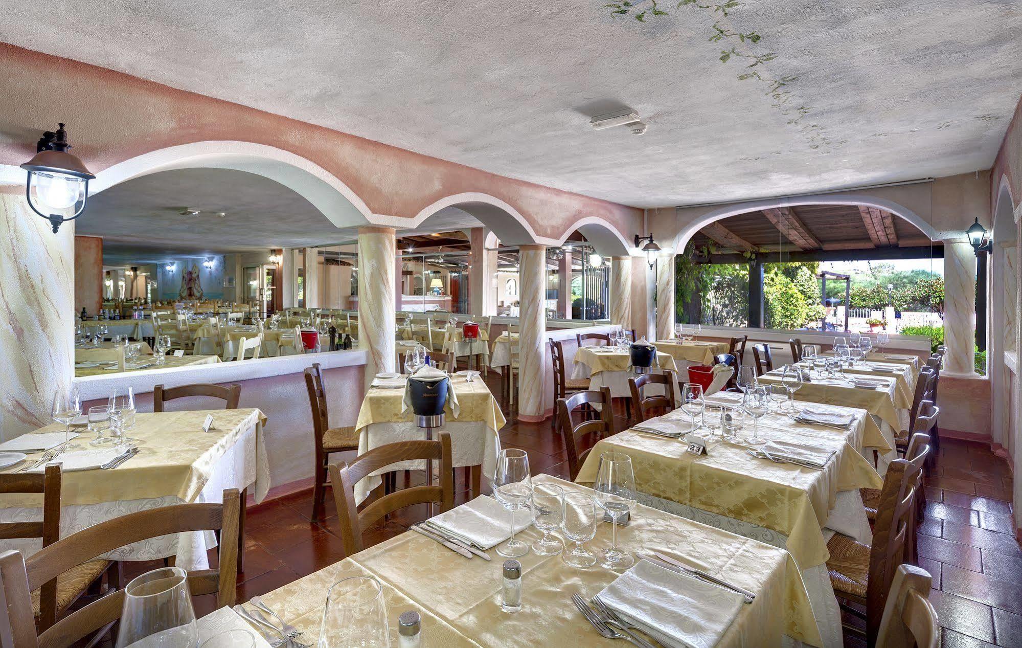 Colonna Beach Hotel Marinella Маринела Екстериор снимка