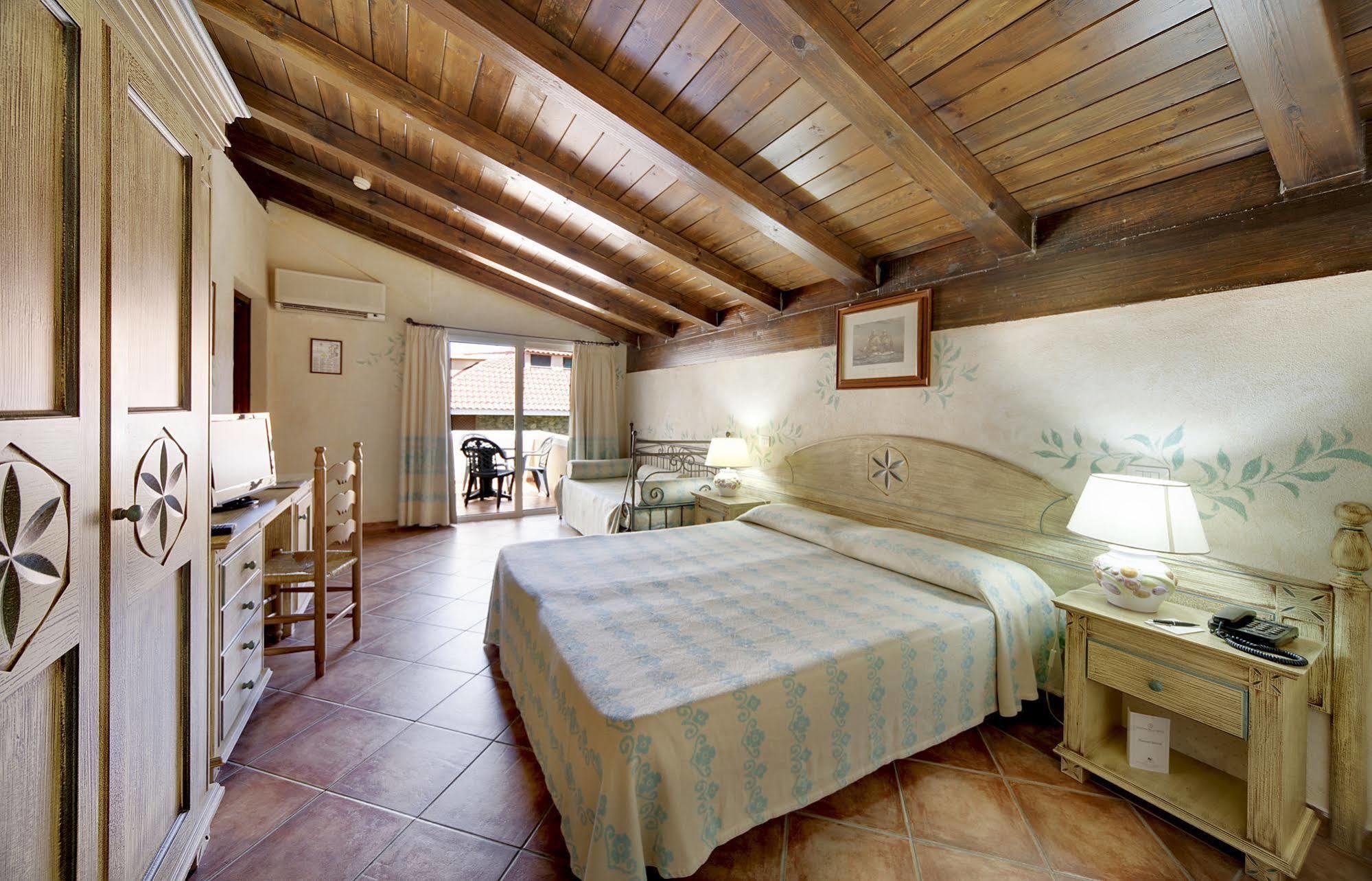 Colonna Beach Hotel Marinella Маринела Екстериор снимка