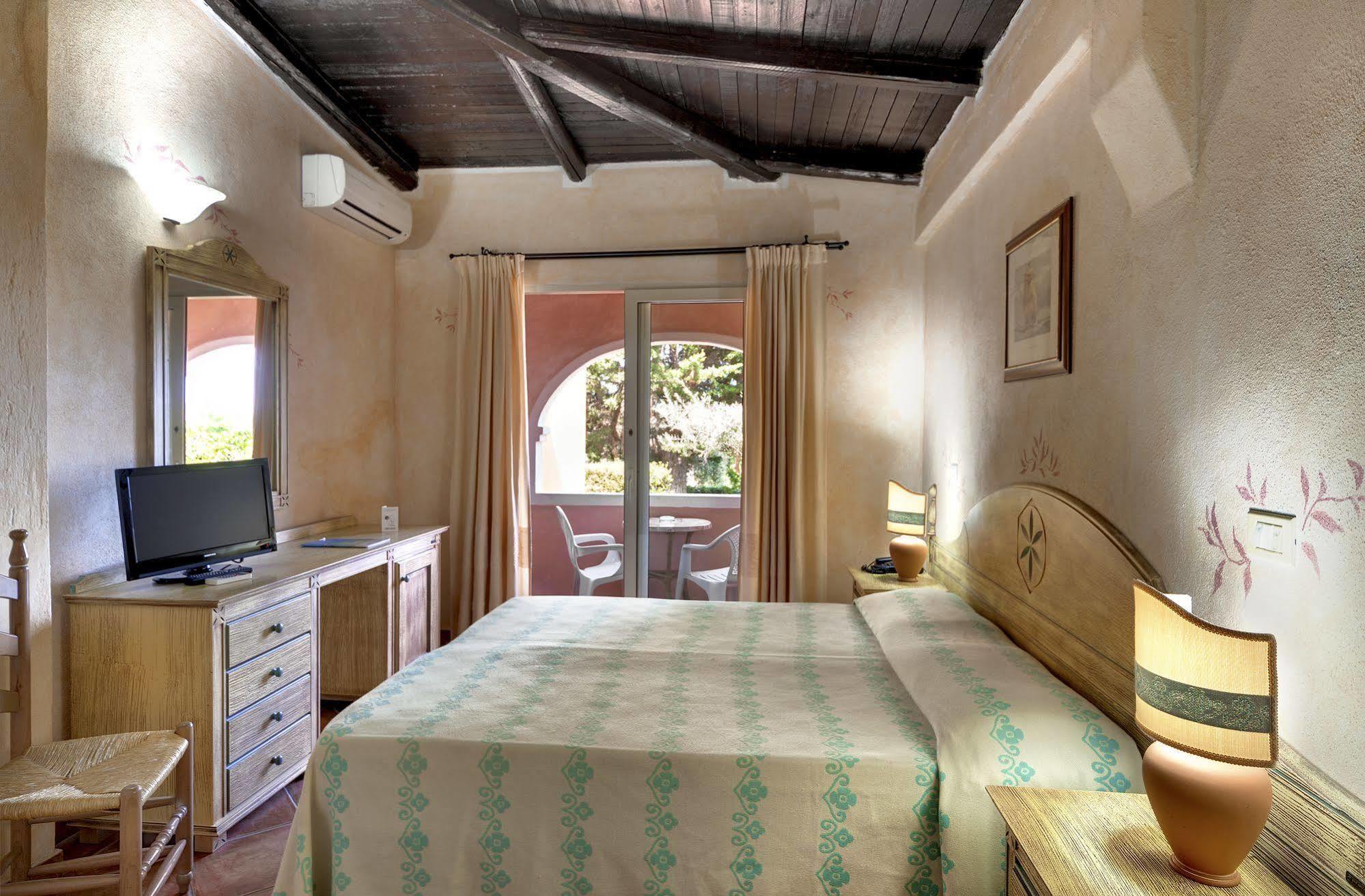 Colonna Beach Hotel Marinella Маринела Екстериор снимка