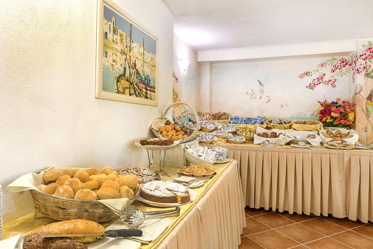 Colonna Beach Hotel Marinella Маринела Екстериор снимка